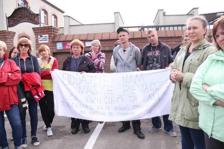 Źródło: https://dziennikzachodni.pl/protest-ukraincow-przed-zakladami-miesnymi-henryk-kania-w-pszczynie-i-goczalkowicach-pracownicy-zadaja-wyplat-zaleglych/ga/c3-14166241/zd/36193473